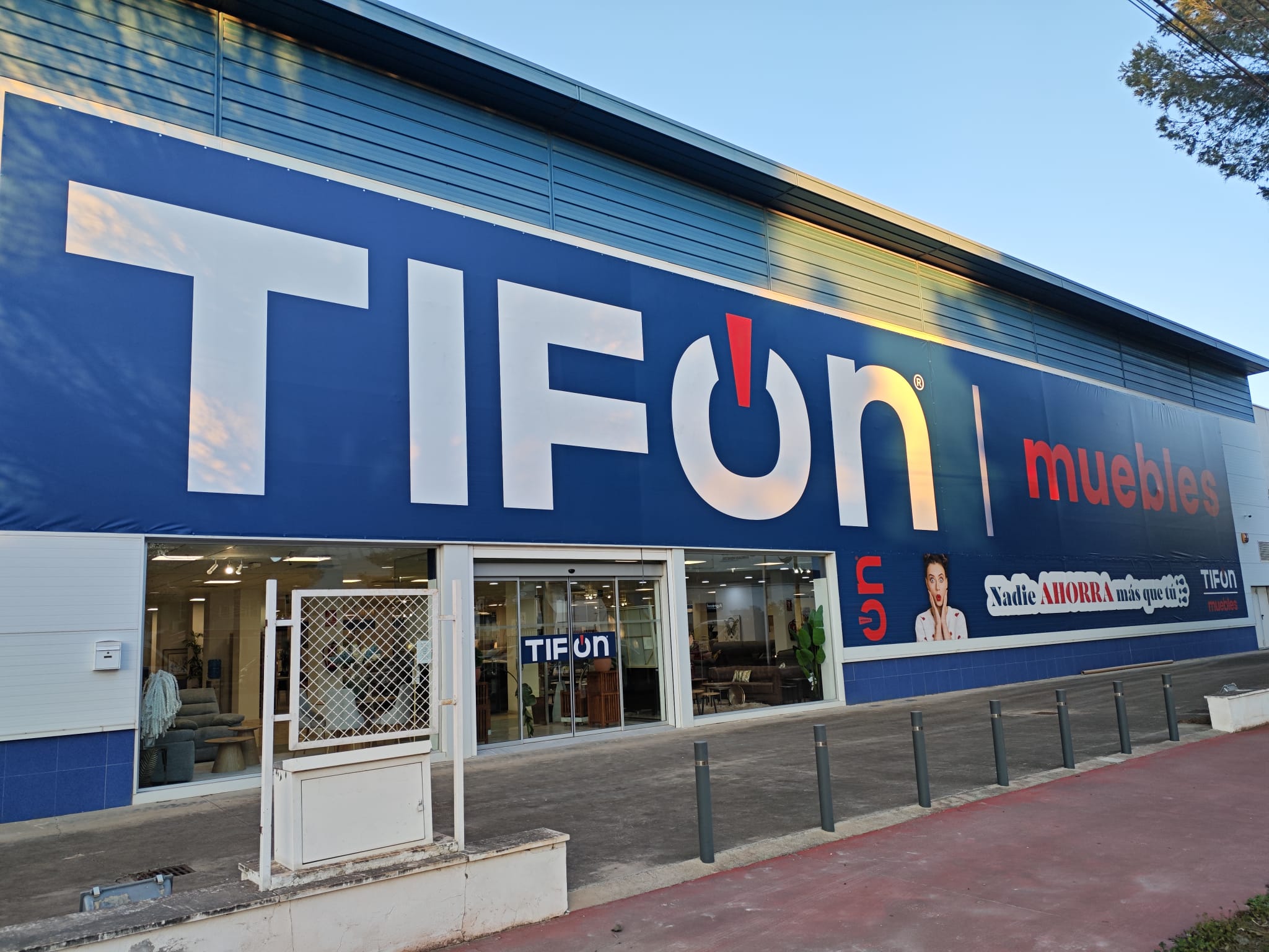 Tienda Tifón Muebles en Albacete - Amplio catálogo de mobiliario moderno y decoración para el hogar con las mejores ofertas.