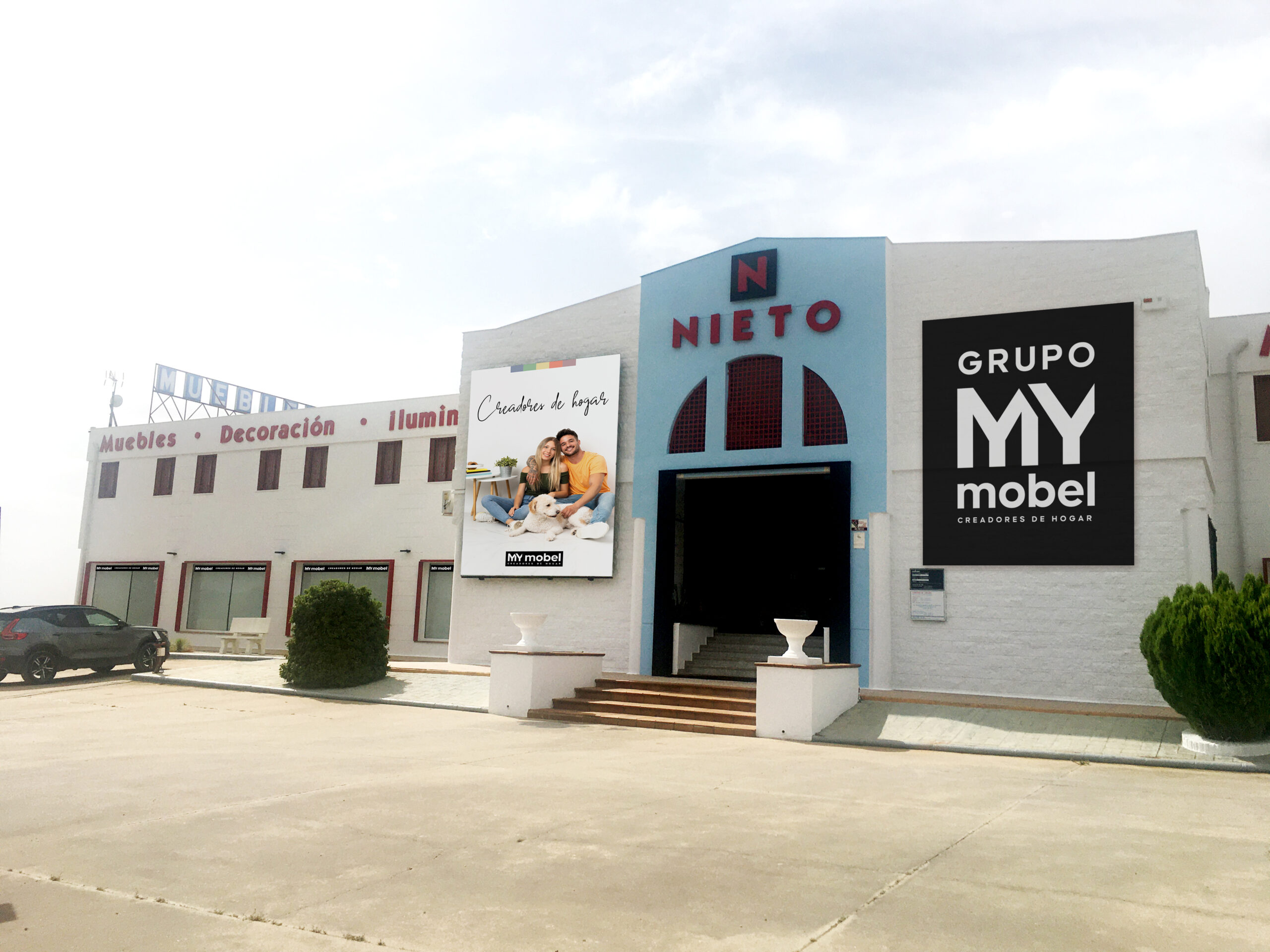 Fachada de la nueva tienda MyMobel Muebles Nieto en Villa del Río, del Grupo Europa Muebles, especializada en mobiliario de diseño y calidad.